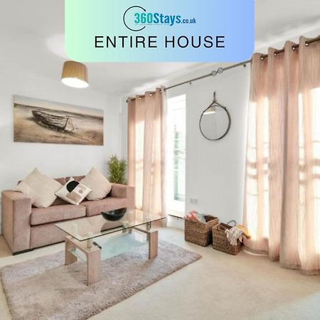 Foxherne 5Bdr 3Ba Serviced House With Parking - Slough By 360Stays Exterior foto