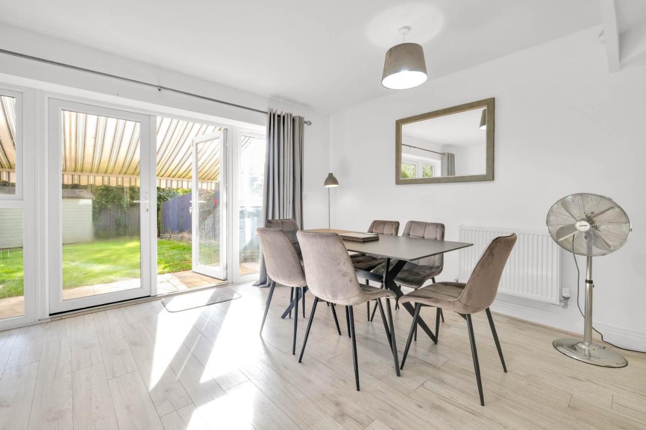 Foxherne 5Bdr 3Ba Serviced House With Parking - Slough By 360Stays Exterior foto