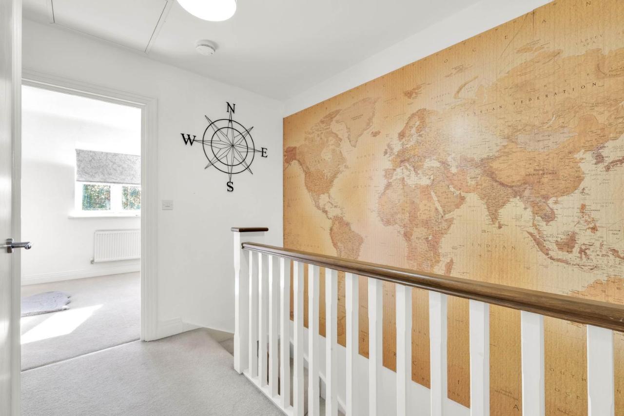 Foxherne 5Bdr 3Ba Serviced House With Parking - Slough By 360Stays Exterior foto