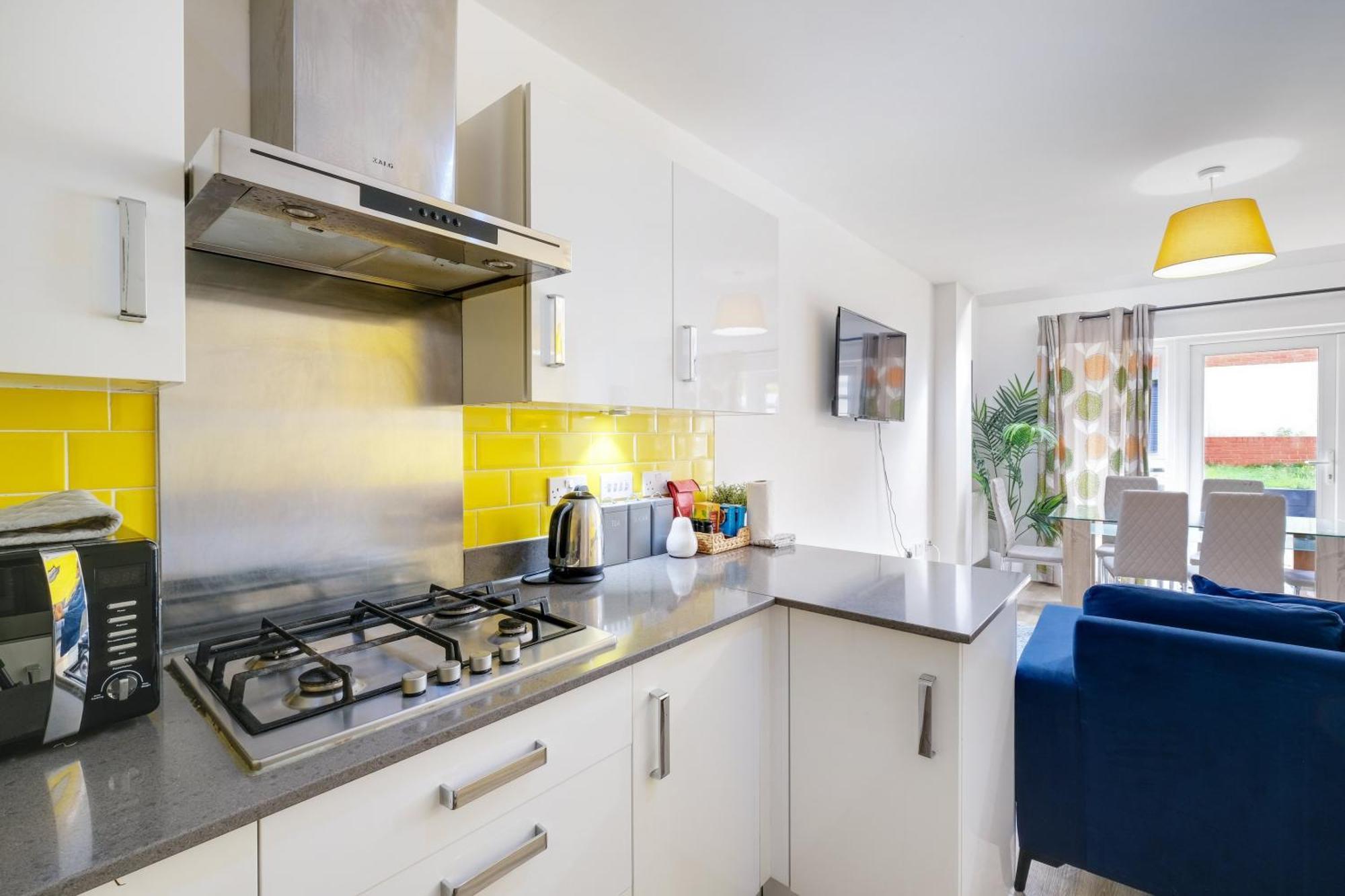 Foxherne 5Bdr 3Ba Serviced House With Parking - Slough By 360Stays Exterior foto